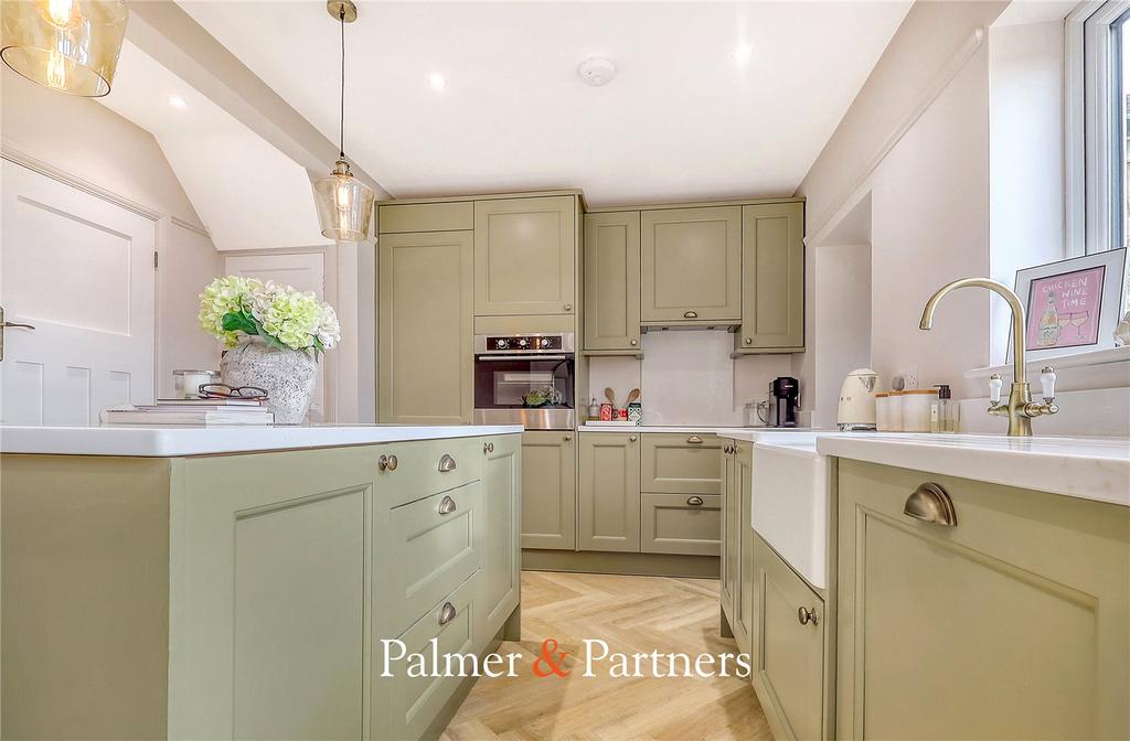 Harwich Road, Colchester, Essex, CO4 3 bed semi-detached house for sale ...