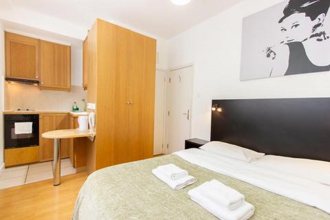 Studio to rent, North Gower Street, London, NW1
