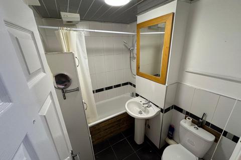 2 bedroom flat for sale, Foxglove Way, Wallington, SM6
