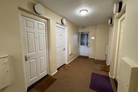 2 bedroom flat for sale, Foxglove Way, Wallington, SM6