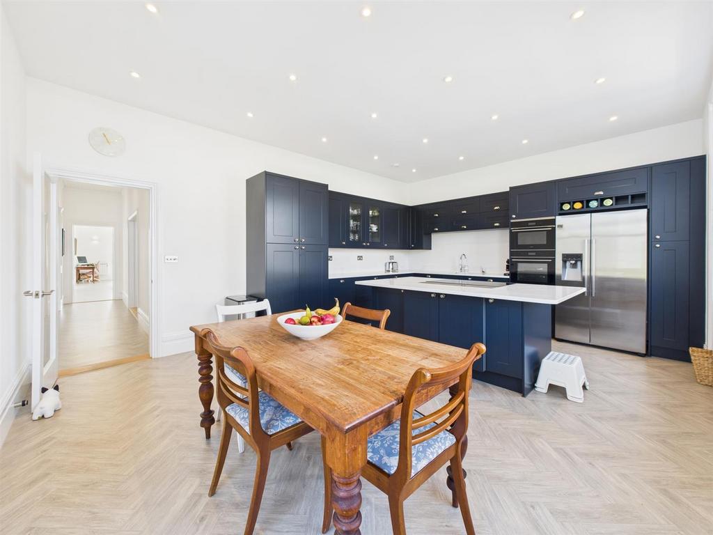 CAM04392 G0-PR0142-STILL025.jpg