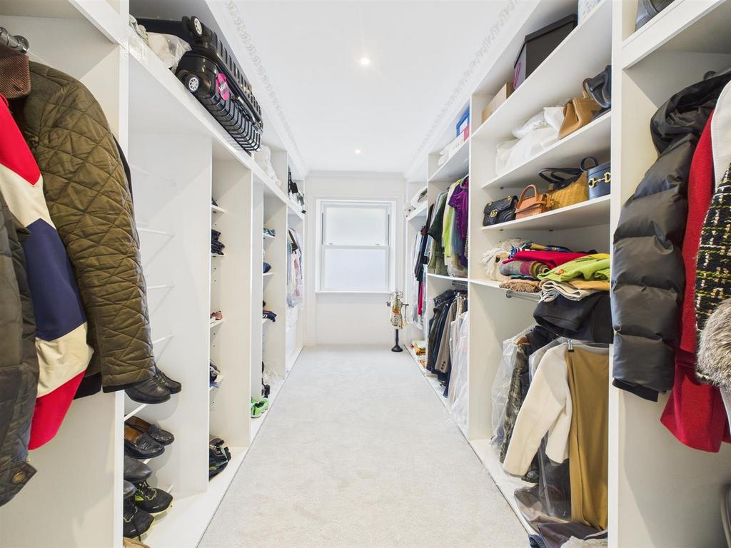 CAM04392 G0-PR0142-STILL035.jpg