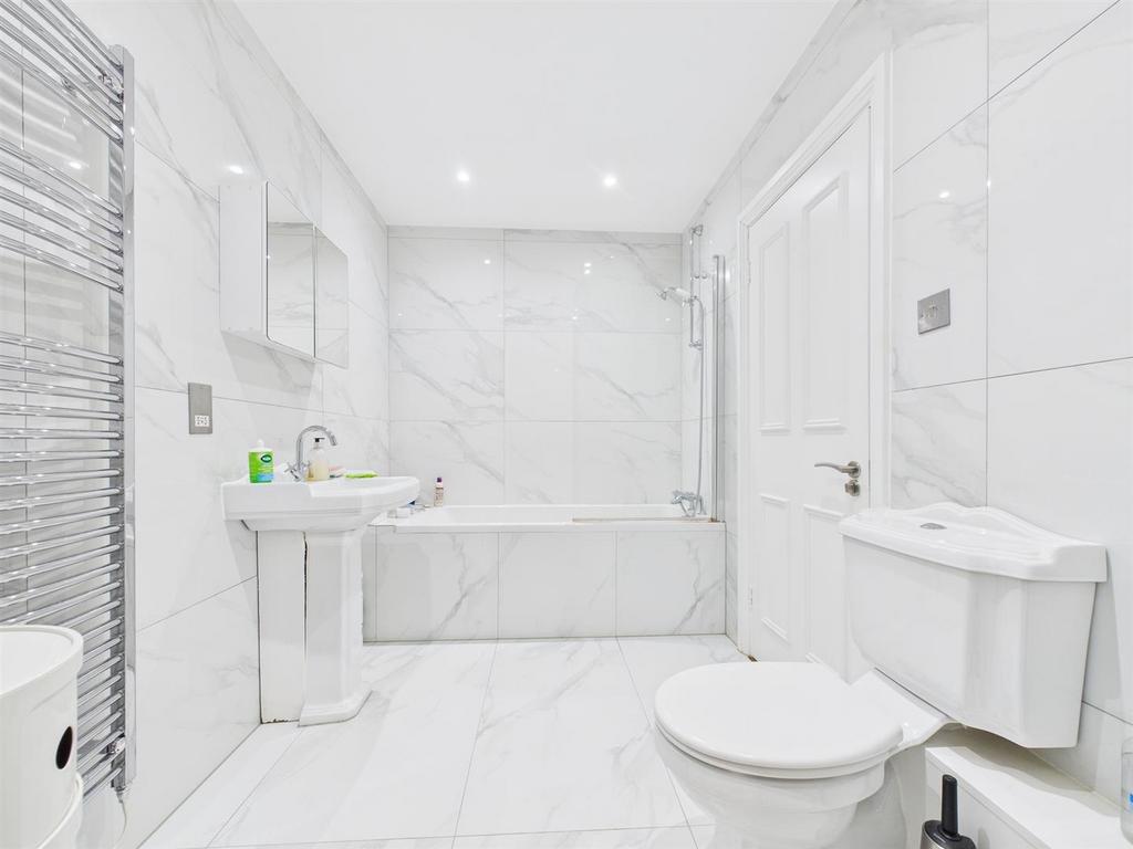 CAM04392 G0-PR0142-STILL037.jpg