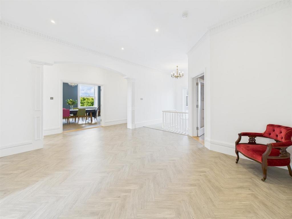 CAM04392 G0-PR0142-STILL015.jpg