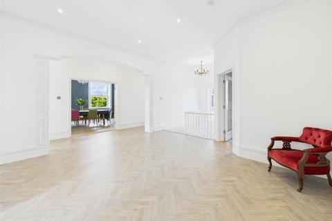 4 bedroom house for sale, Timeless Georgian Charm in a Prime Town Location