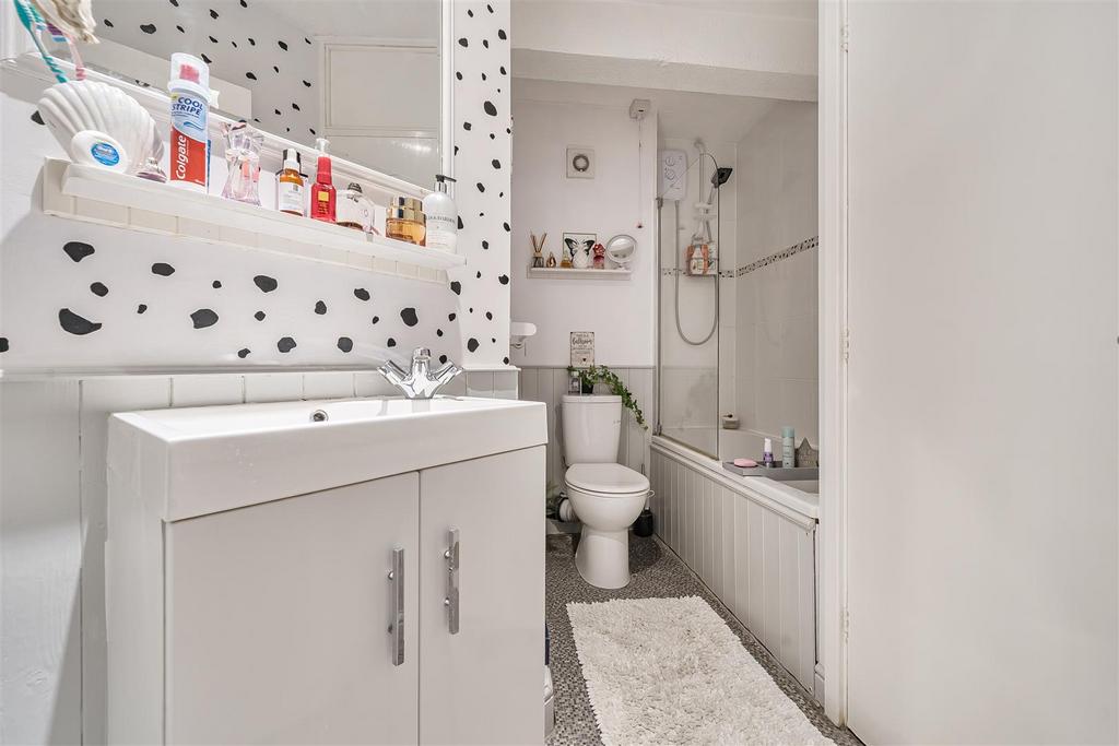 Bathroom h.jpg