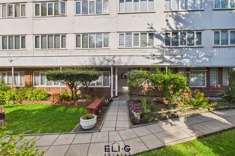 2 bedroom flat for sale, Highfield Court, Highfield road, NW11