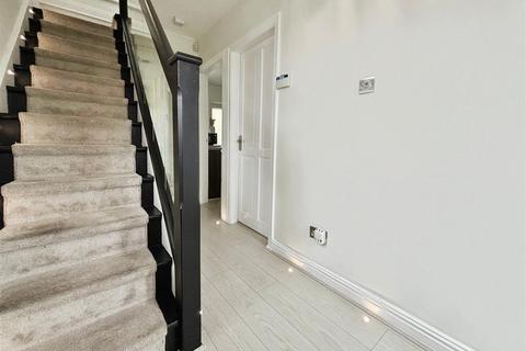 8 Leafield Way, Bradford, BD2 3RY