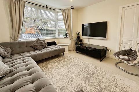 8 Leafield Way, Bradford, BD2 3RY