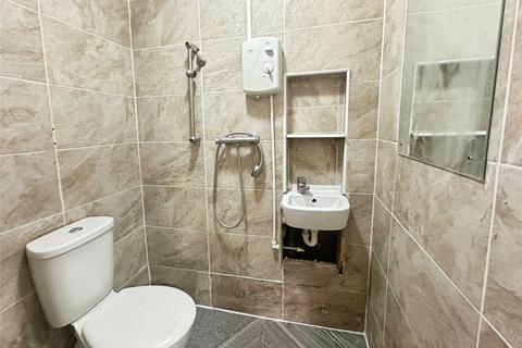 1 bedroom in a house share to rent, Eton Avenue, Hounslow TW5