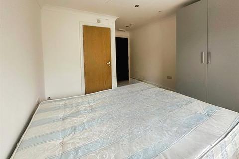 1 bedroom in a house share to rent, Eton Avenue, Hounslow TW5