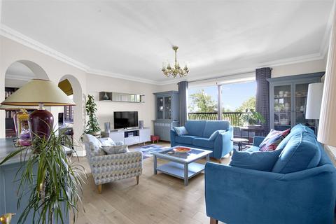 undefined, Hendon Lane, London, N3