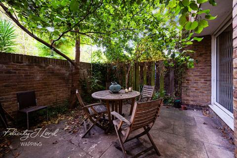 7 Cloysters Green, London, E1W 1LU