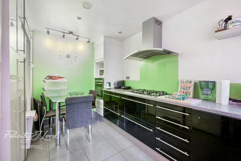 7 Cloysters Green, London, E1W 1LU