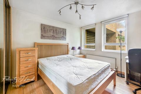 7 Cloysters Green, London, E1W 1LU