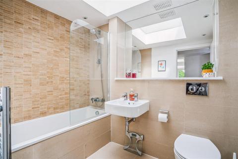 2 bedroom flat for sale, High Street, High Wycombe HP11