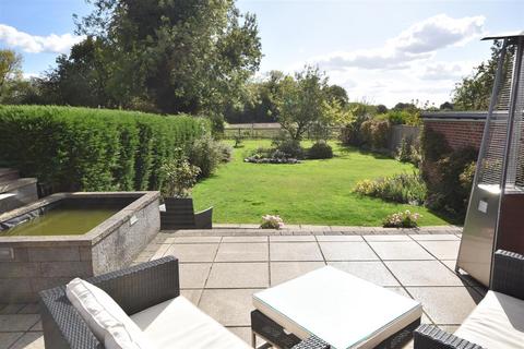 undefined, Dykes End, Collingham, Newark