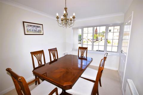 undefined, Dykes End, Collingham, Newark