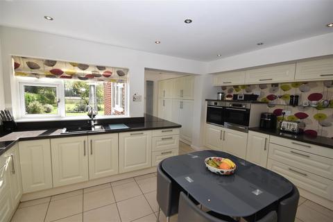 undefined, Dykes End, Collingham, Newark