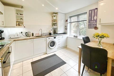2 bedroom flat for sale, Stratford Gardens, Worcestershire B60