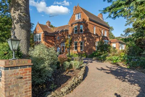 6 bedroom detached house for sale, North Road, Stevenage, Hertfordshire, SG1