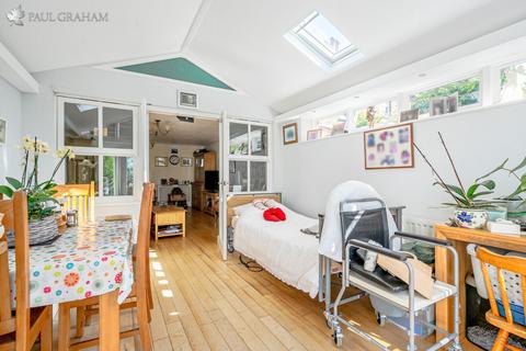 8a Shorts Road, Carshalton, SM5 2PB