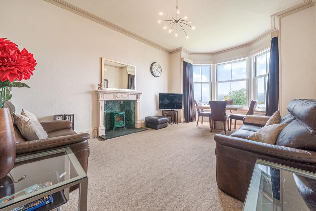 Living/dining area
