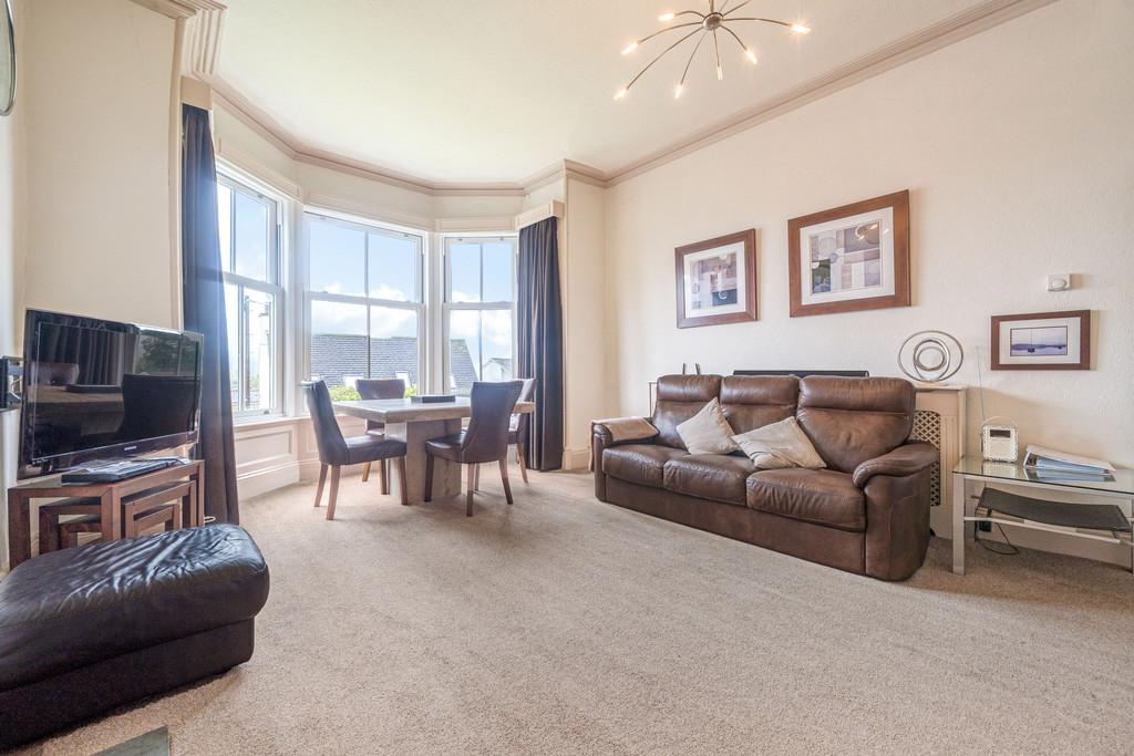 Living/dining area