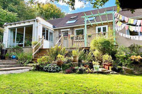 4 bedroom semi-detached house for sale, Clydesdale Road, Box SN13