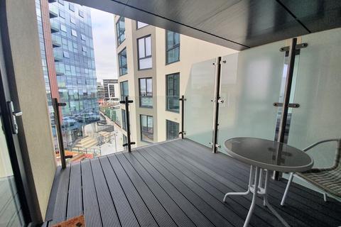 2 bedroom apartment to rent, Maritime Walk, Southampton SO14
