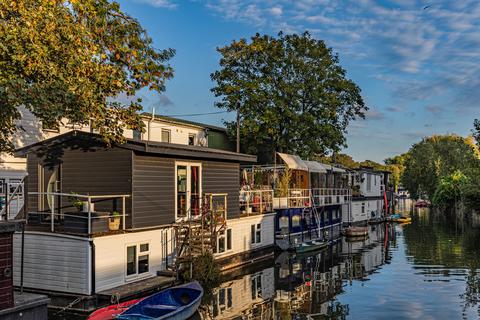 undefined, Swan Island,  Strawberry Vale, Twickenham TW1