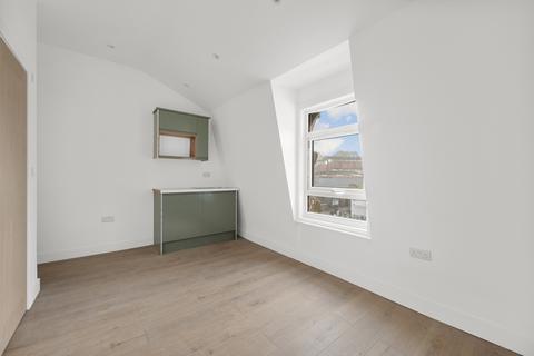 Studio to rent, Coombe Lane, London SW20