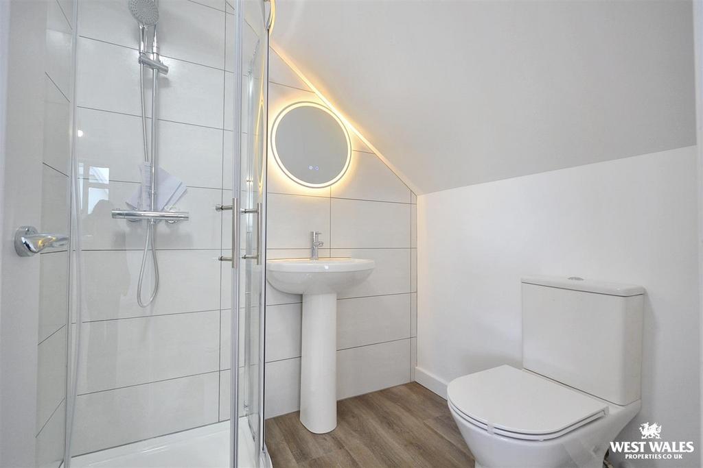 Ensuite shower room