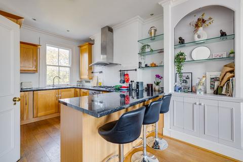 2 bedroom flat for sale, Munster Road, London