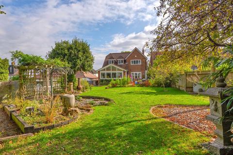 4 bedroom detached house for sale, Deakin Leas, Tonbridge, TN9