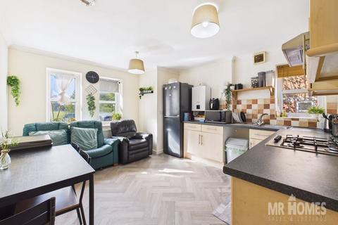 2 bedroom ground floor flat for sale, Virgil Court, Grangetown, Cardiff CF11 6PE