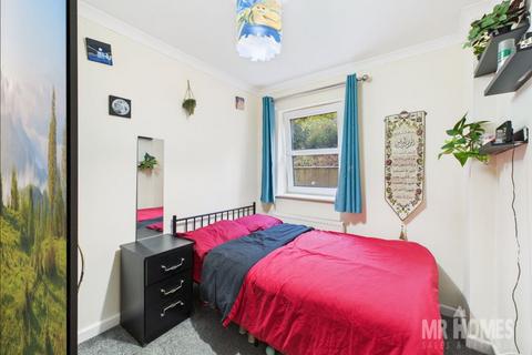 2 bedroom ground floor flat for sale, Virgil Court, Grangetown, Cardiff CF11 6PE