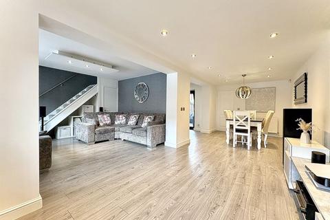 4 bedroom semi-detached house for sale, Julie Croft, Bilston, WV14 8YT