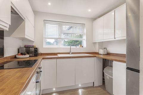 2 bedroom flat for sale, Footscray Road, London