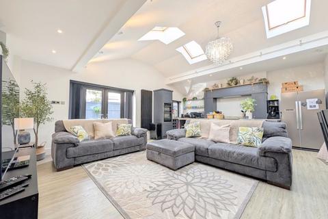 Golf Open 2026 - Everton Road,  Birkdale - Sleeps 6/8