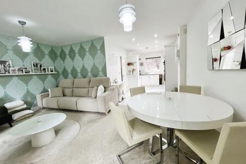 undefined, Reeceton Gardens, Heaton