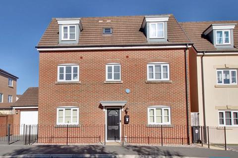 4 bedroom detached house for sale, Toucan Street, Trowbridge