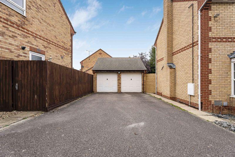 Garage/ Driveway