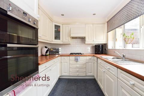 8 Conifer Close, Waltham Cross, EN7 6EY