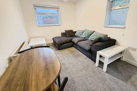 5 bedroom terraced house to rent, Holdenhurst Road, Bournemouth BH8