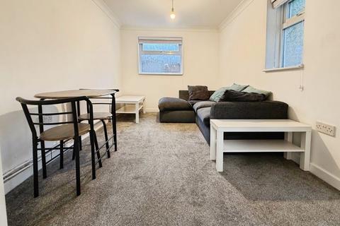 5 bedroom terraced house to rent, Holdenhurst Road, Bournemouth BH8