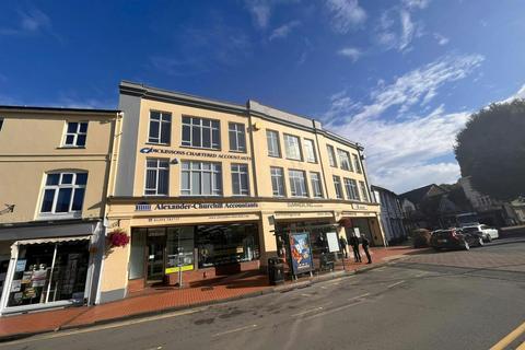 Office to rent, 90-94 The Broadway Chesham HP5 3AY