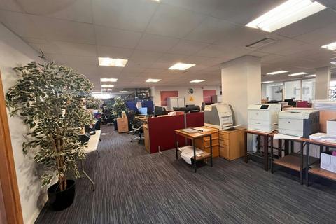 Office to rent, 90-94 The Broadway Chesham HP5 3AY