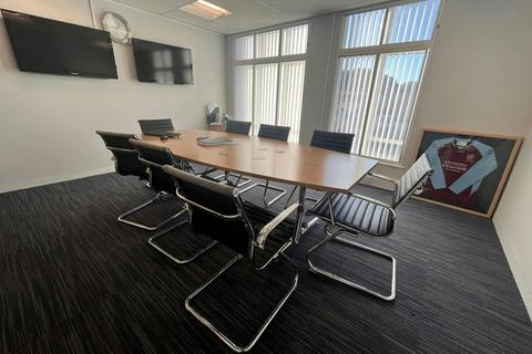 Office to rent, 90-94 The Broadway Chesham HP5 3AY