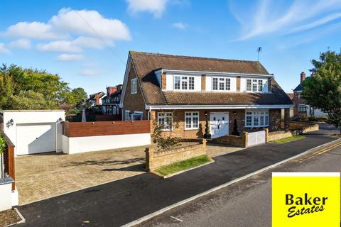 5 bedroom detached house for sale, Hubbards Chase, Hornchurch RM11